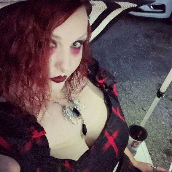 Meet your Posher, Countess - Picture 5 of 8